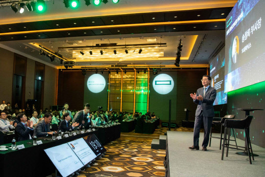함기호 한국HPE 대표가 22일 서울 여의도 콘래드호텔에서 열린'디스커버 모어 2019 서울'에서 인사말을 하고 있다.   한국HPE 제공